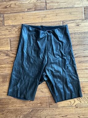 REVOLVE Commando Faux Leather Biker Shorts Women’s Large Black High Rise Shaping
